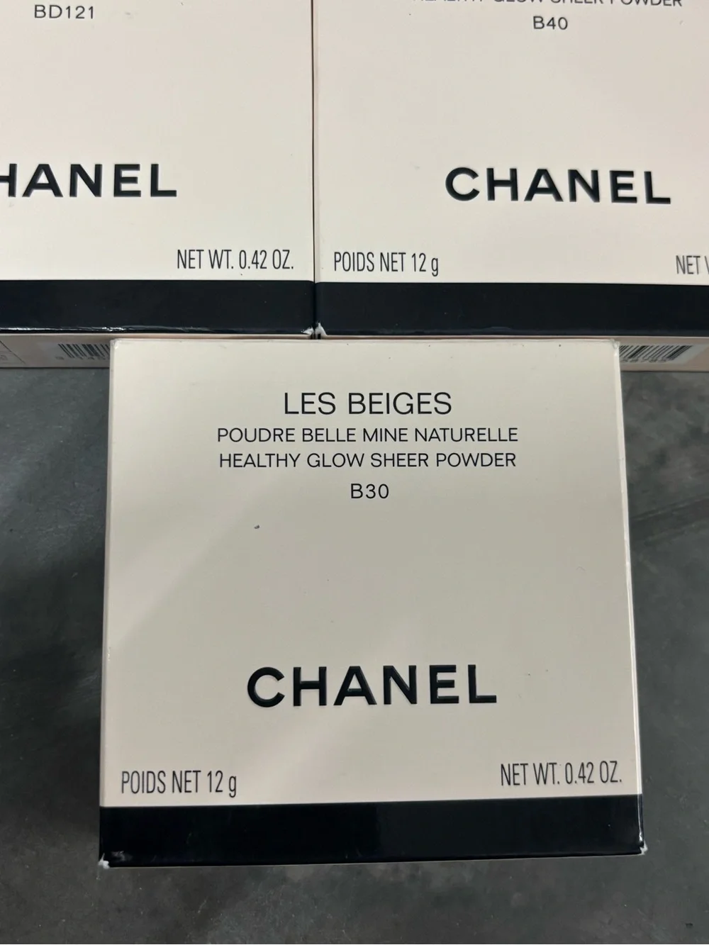 CHANEL Les Beiges Sheer Powder Trio in Beige/Cream Packaging